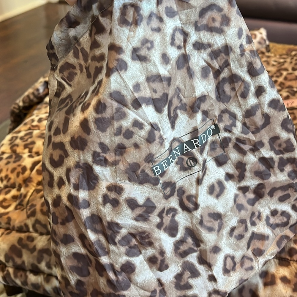 Bernardo Packable Puffer Brown & Cream Leopard Print Jacket lightweight Size  M - Picture 14 of 16